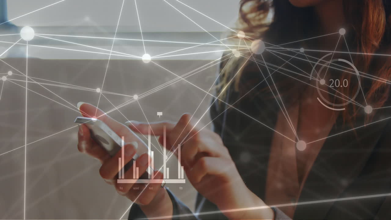 animación de la red de conexiones a través de una mujer de negocios caucásica que usa un teléfono inteligente