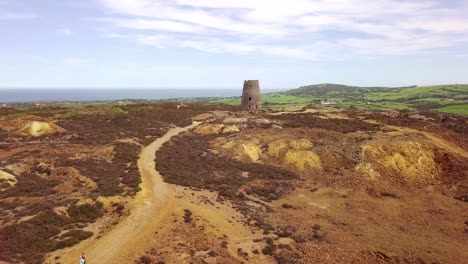 Imágenes-De-Drones-De-La-Mina-De-Cobre-Del-Reino-Del-Cobre-En-Anglesey,-Gales