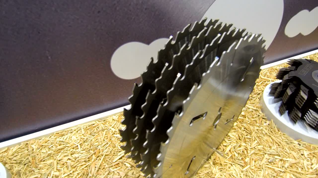 diferentes tipos de sierras para cortar madera.