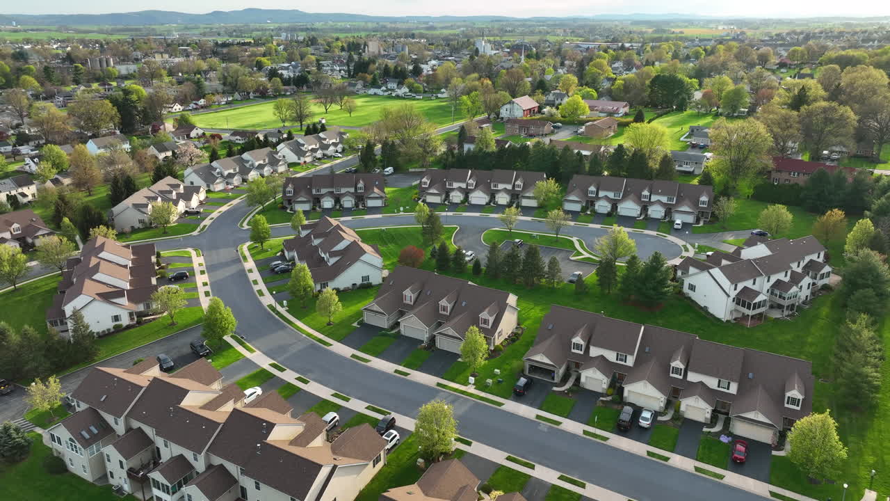 casas residenciales en ee.uu. durante la temporada de primavera.