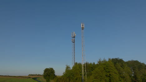 mástiles de teléfono 5g recientemente instalados