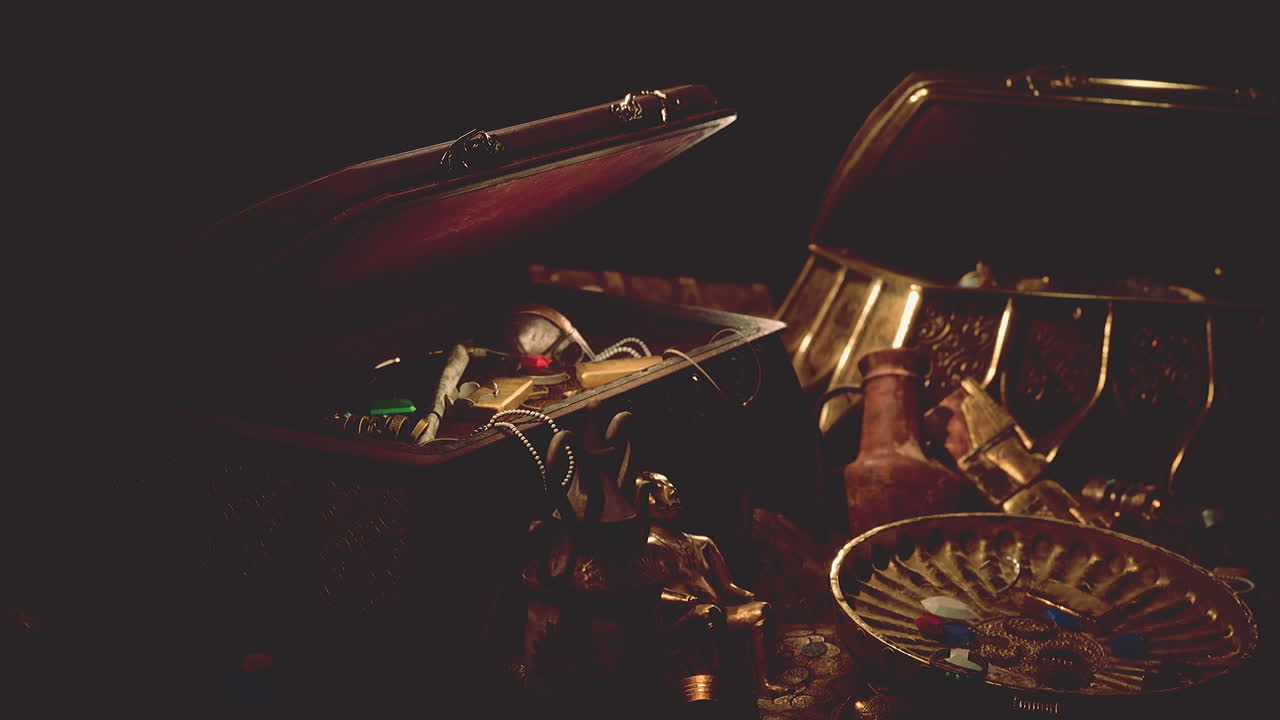 joyas y monedas de oro en la oscuridad