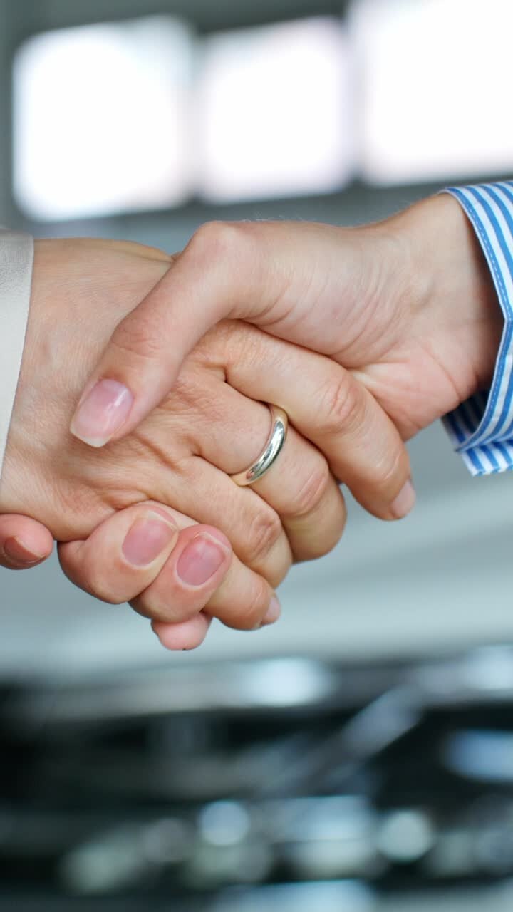 การจับมือทางธุรกิจ