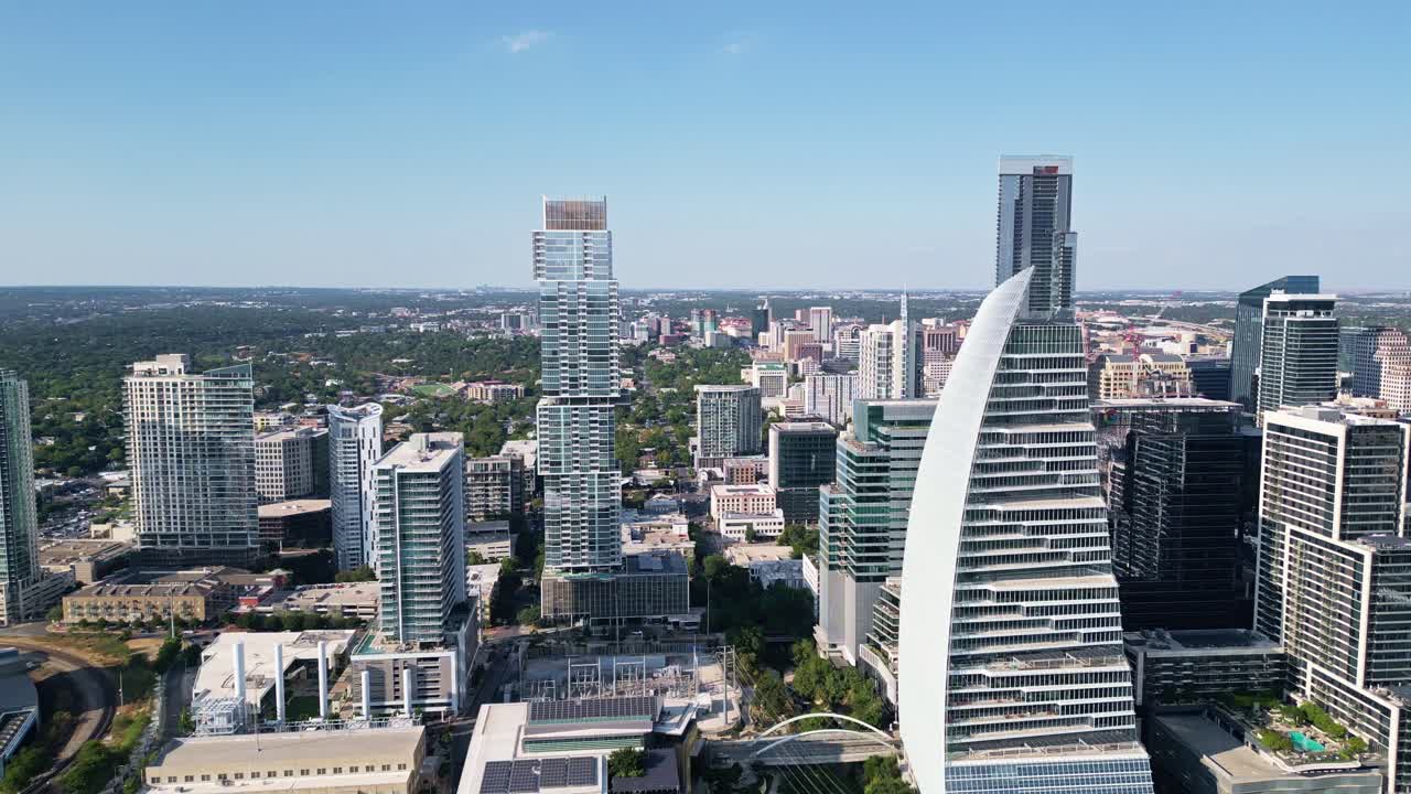 오스틴에 있는 텍사스 주 의회, 인디펜던트와 세일보트 빌딩