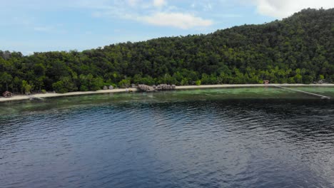 Isla-Kri-En-El-Archipiélago-De-Raja-Ampat,-Indonesia