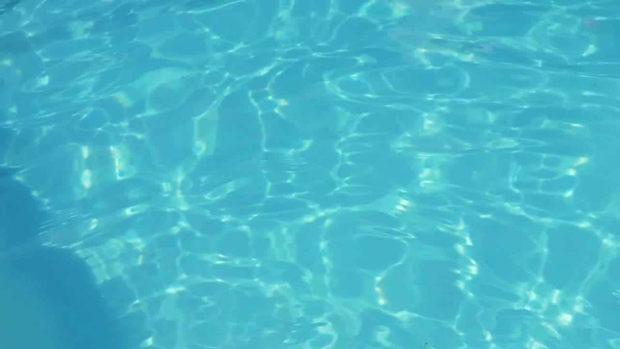 Pemandangan kolam renang