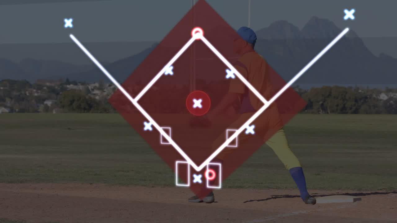 フィールダーがホームベースで送球を受け取り、ランナーにタッチして得点を阻止する。歓声がオーバーレイ表示される。