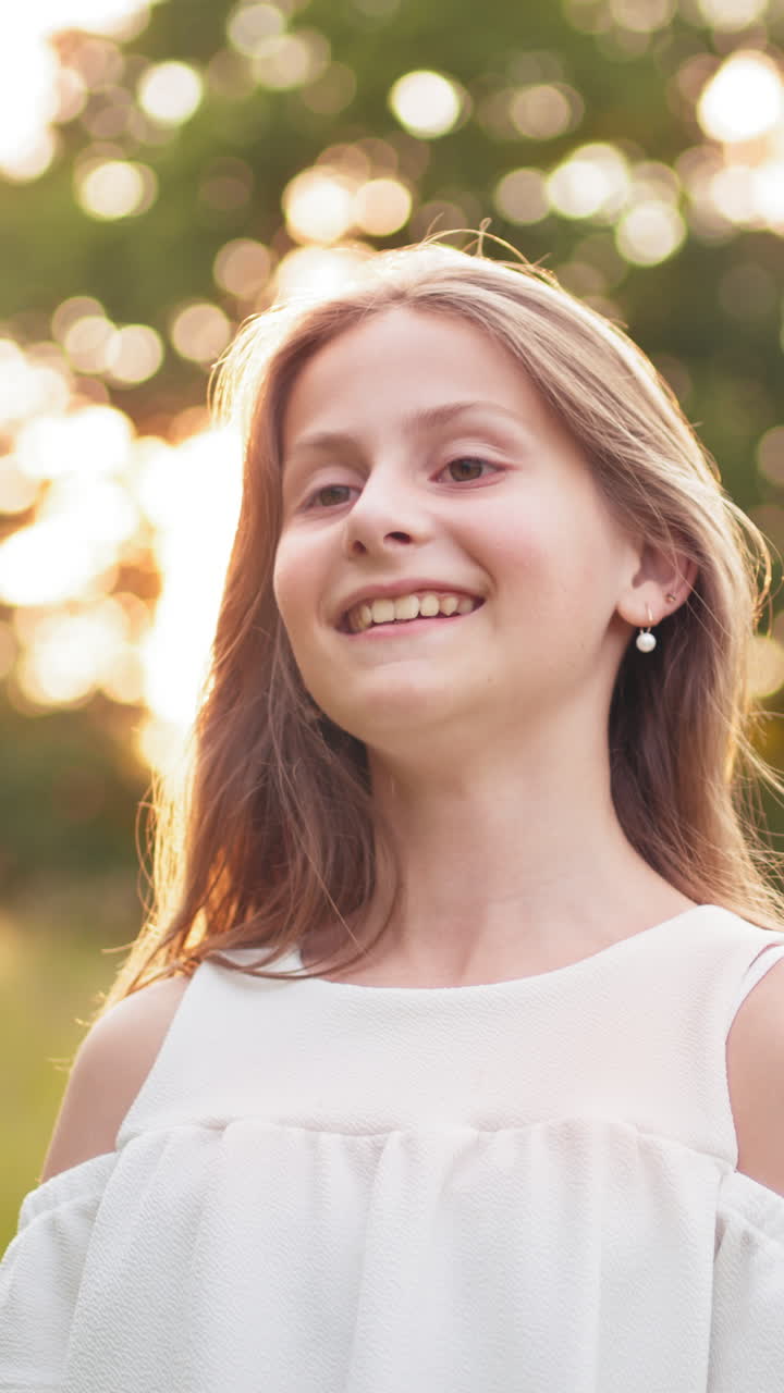 Vertical blonde hair bokeh