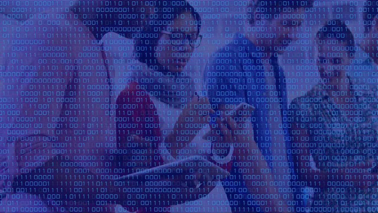 animación de código binario sobre diversos hombres de negocios en la oficina