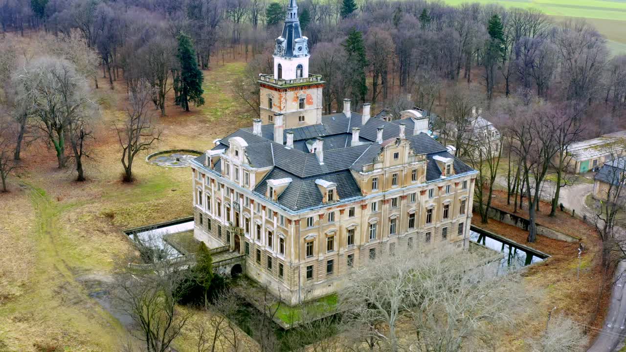 el antiguo castillo de walbrzych, polonia