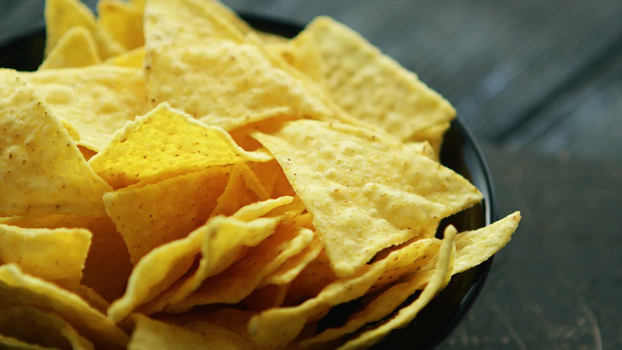 Piatto pieno di nachos