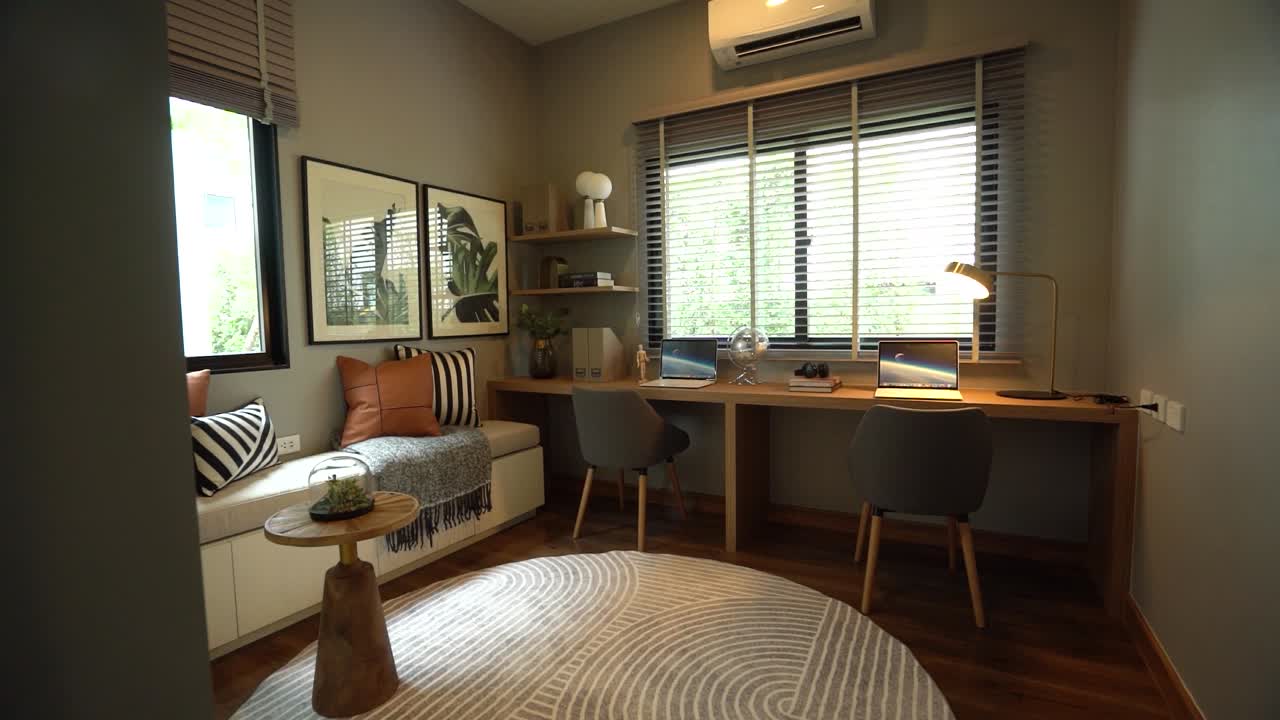 나무 바닥 을 가진 세련 되고 장식적 인 가정 작업 공간