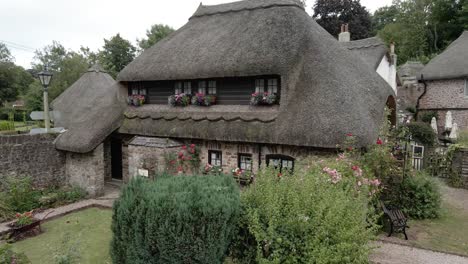 Rustic-Cockington-thatched-cottage-traditional-tourist-attraction-countryside-garden-pull-back-low