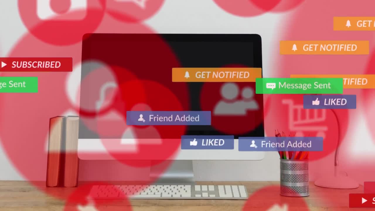 노트북 위에 떨어지는 소셜 미디어 아이콘의 애니메이션