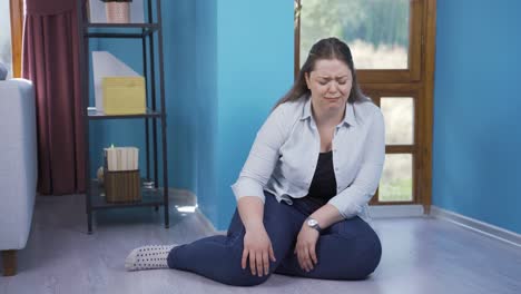 Unhappy-young-woman-on-her-knees.-Exhausted.