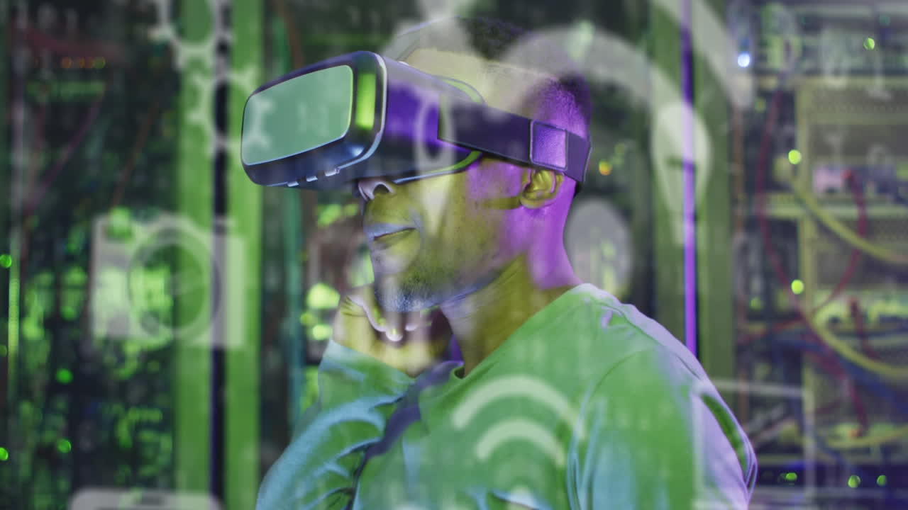 animación de iconos tecnológicos sobre un hombre afroamericano que usa auriculares vr en la sala del servidor