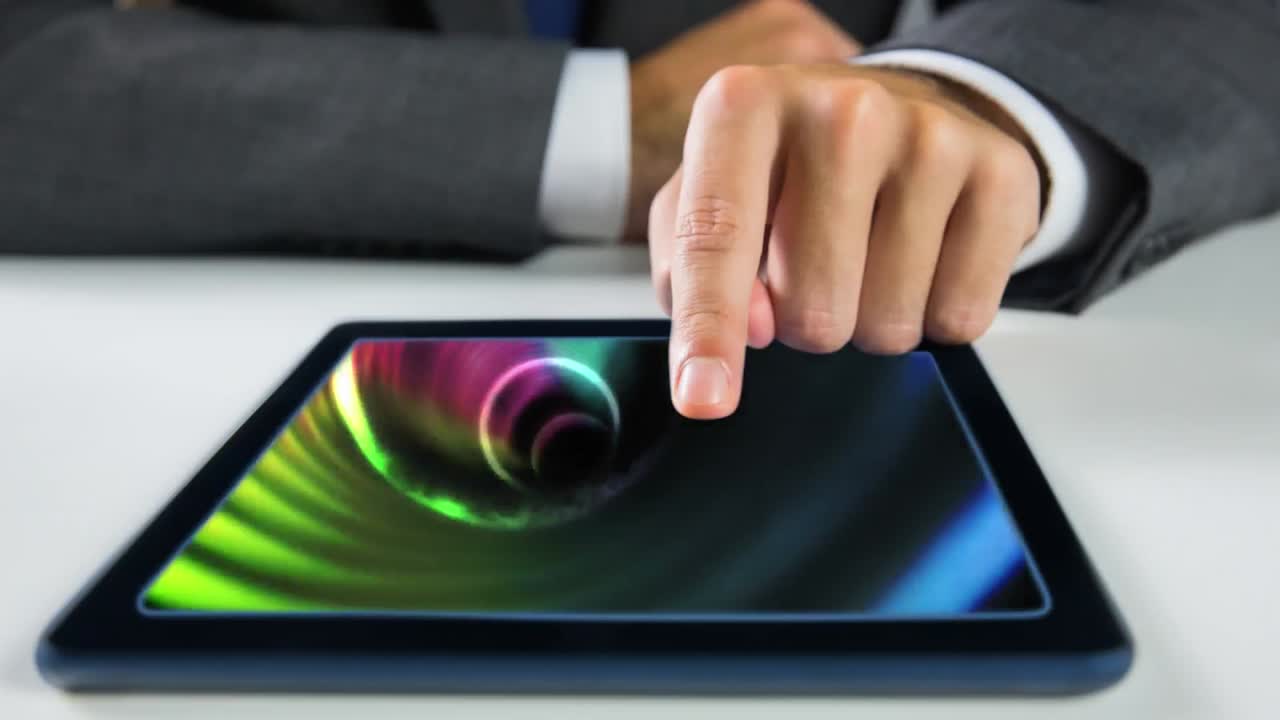 animación digital de bandas de color que se mueven en la tableta digital 4k