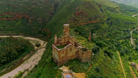 Ancient-castle-ruins-in-Sicily,-Italy-with-nearby-vineyards-in-the-countryside---aerial-parallax