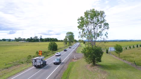 Fahrt-Auf-Dem-Cunningham-Highway-In-Der-Nähe-Von-Aratula-In-Queenslands-Scenic-Rim-Region-In-Australien