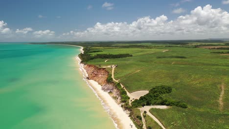 Video-De-Drone-En-La-Playa-De-Un-Auto-Averiado-En-Alagoas,-Brasil