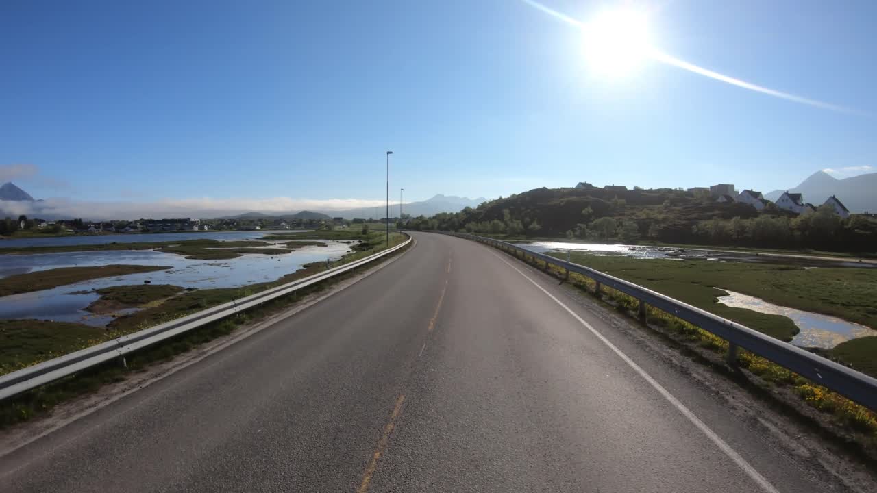 노르웨이의 도로에서 자동차를 운전하는 차량 시야