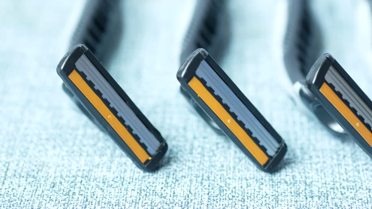 일회용 면도 칼날의 클로즈업