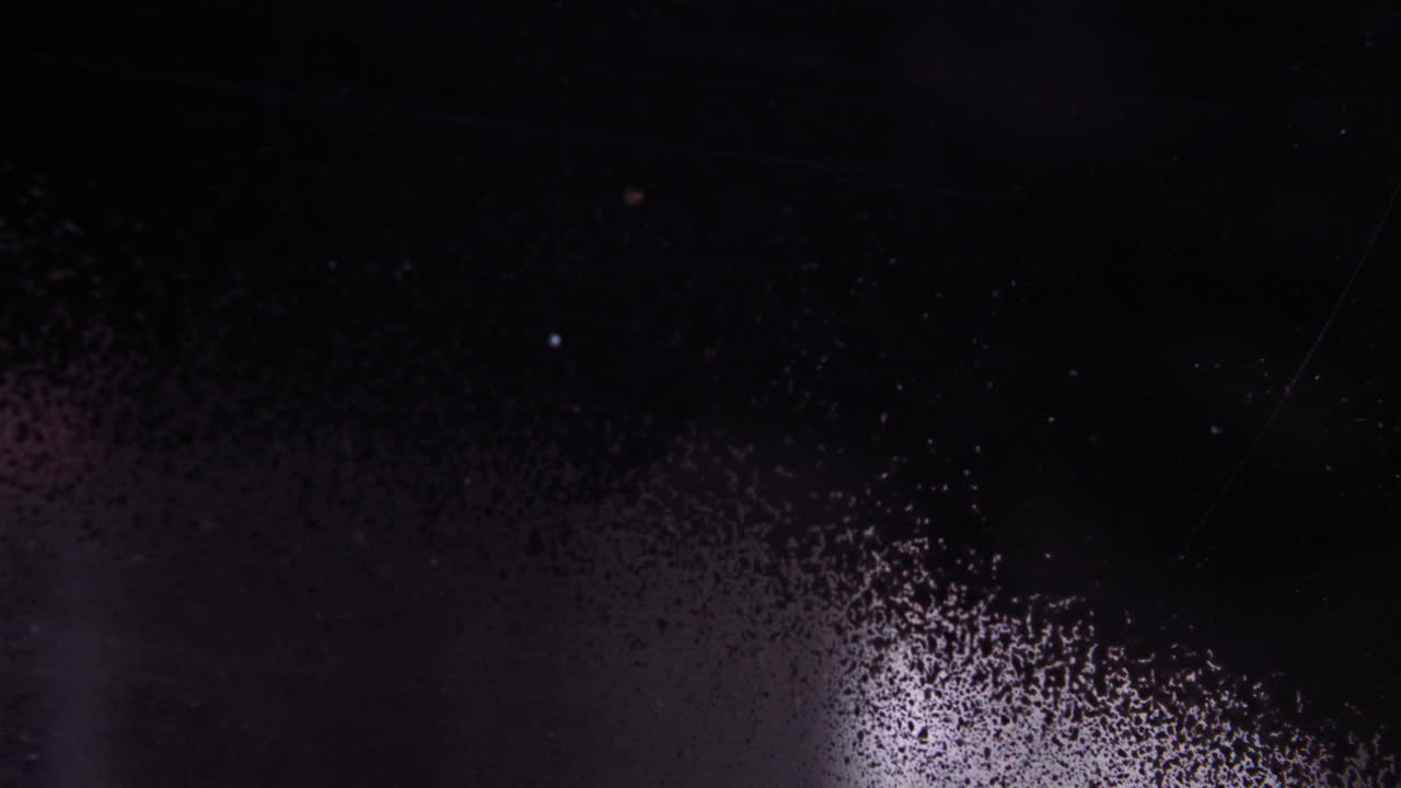 렌즈에 스프레이 페인트 pov, 스트리트 아트, 그래피티 스프레이 클로즈업, 다채로운 창의적인 배경 전환