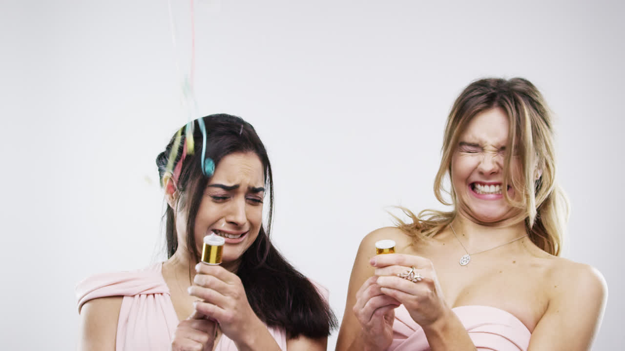 las damas de honor popping party popper cámara lenta serie de cabina de fotos de boda