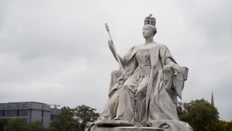 estatua de la reina victoria