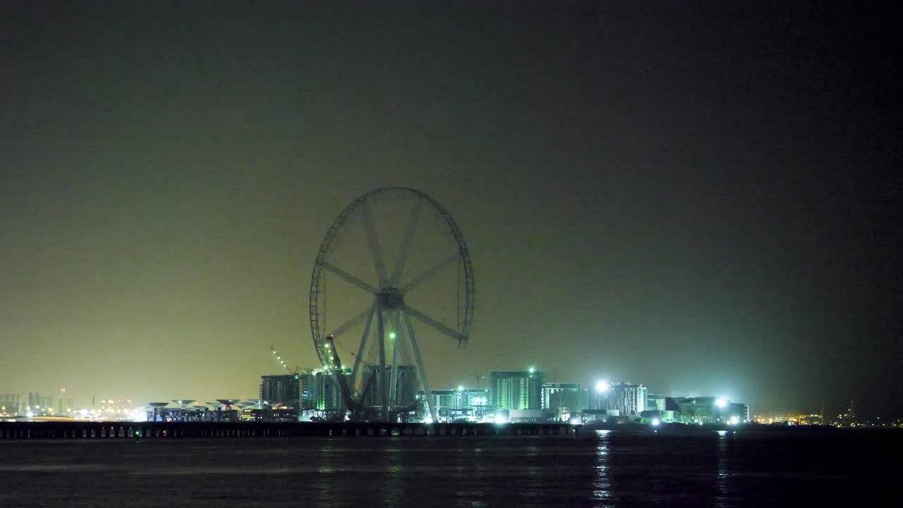 밤에 두바이 페리스