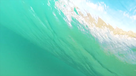 gopro surfing barrel是澳洲衝浪運動的一個例子,這次的衝浪運動是以泰勒·布蘭特(taylor brant)為主題的