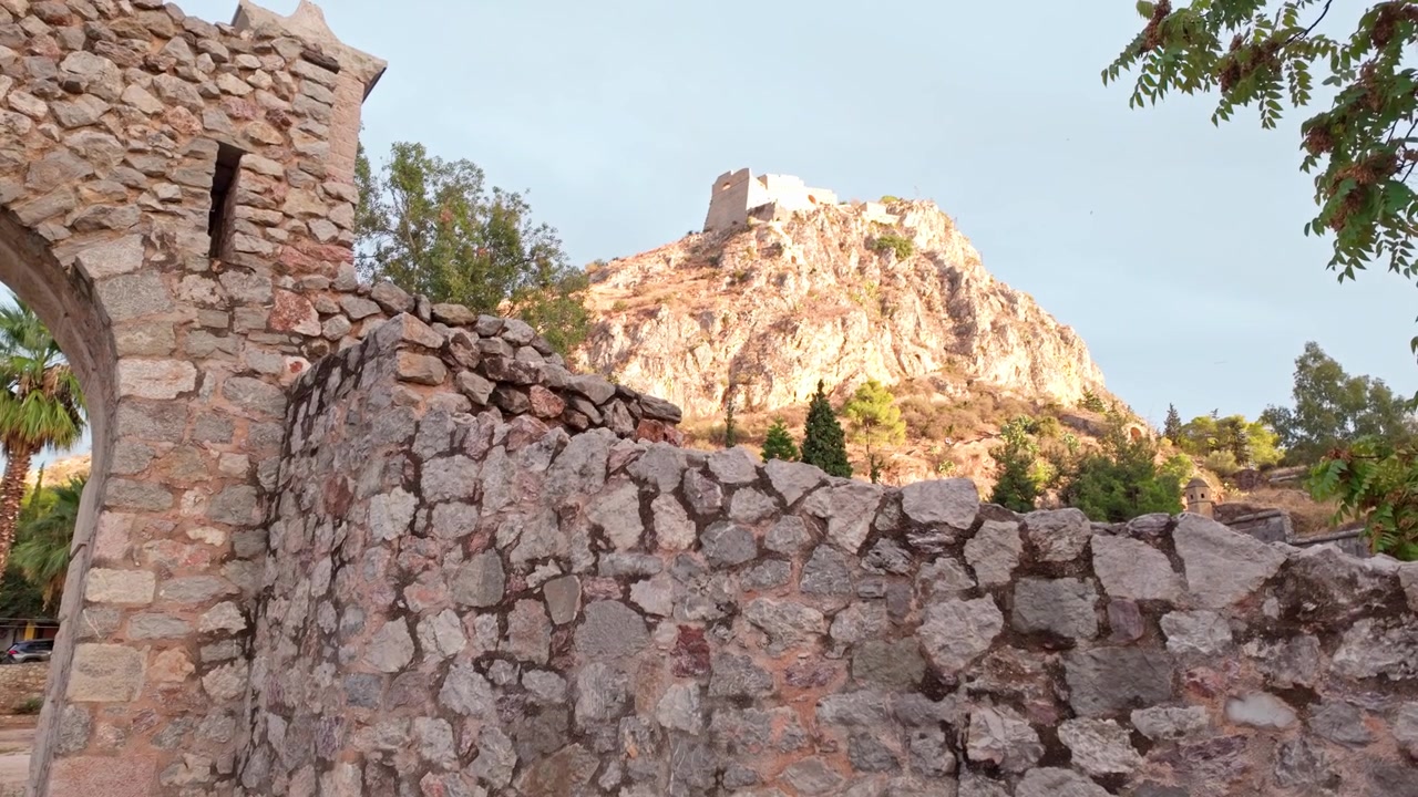Porta di terra, antico ingresso alla fortezza di Palamidi in cima alla collina, Nauplia