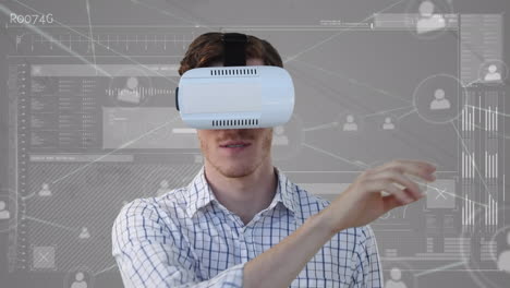 animación de un hombre de negocios con auriculares vr y una red de conexiones a través del procesamiento de datos