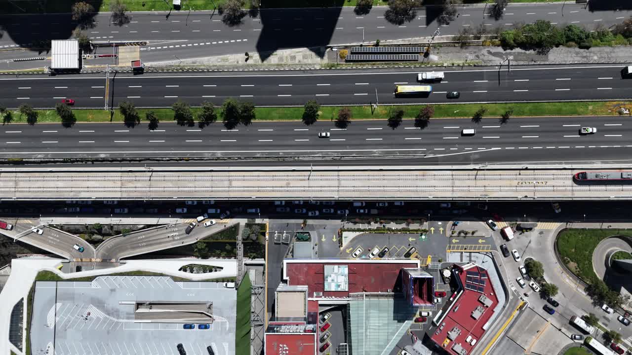 도시 교통과 인프라의 공중 사진