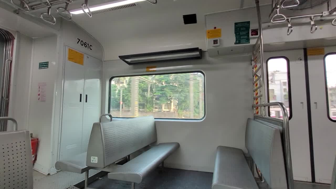 뭄바이 로컬 ac 열차 내부 영상