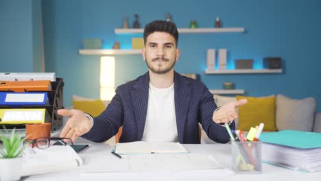 Trabajador-De-Oficina-En-Casa-Que-Quiere-Silencio.