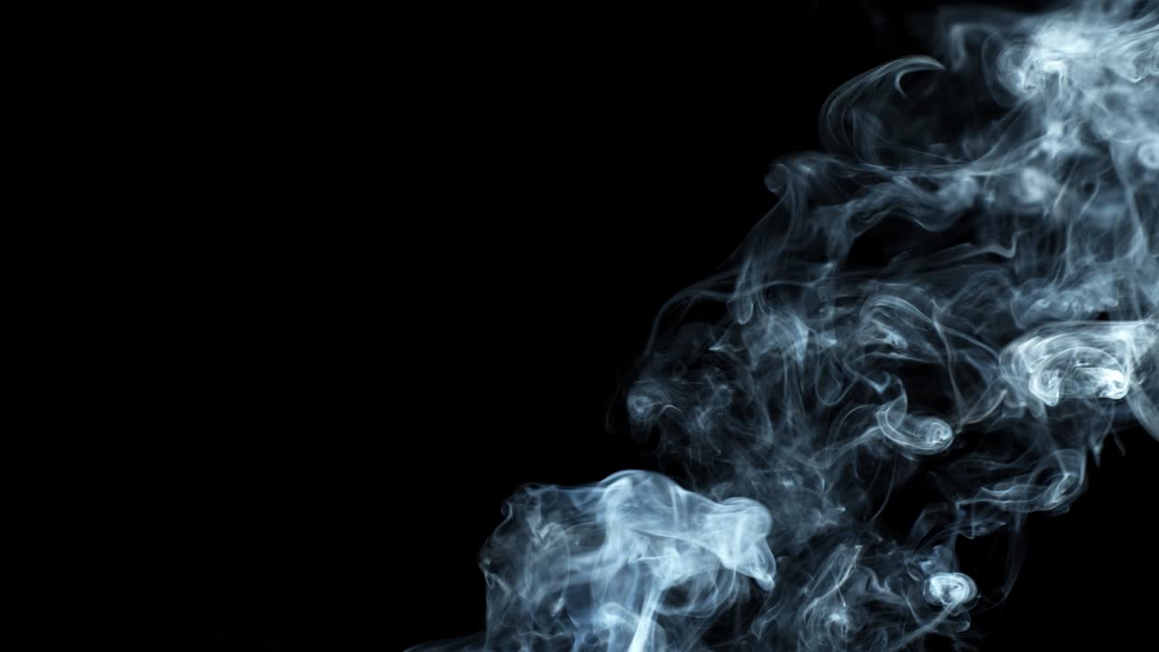 meraviglioso fumo bianco su sfondo nero.