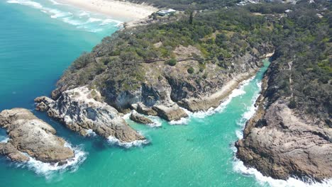 Top-View-Of-The-Rocky-Headlands-Of-North-Stradbroke-Island-In-Queensland,-Australia