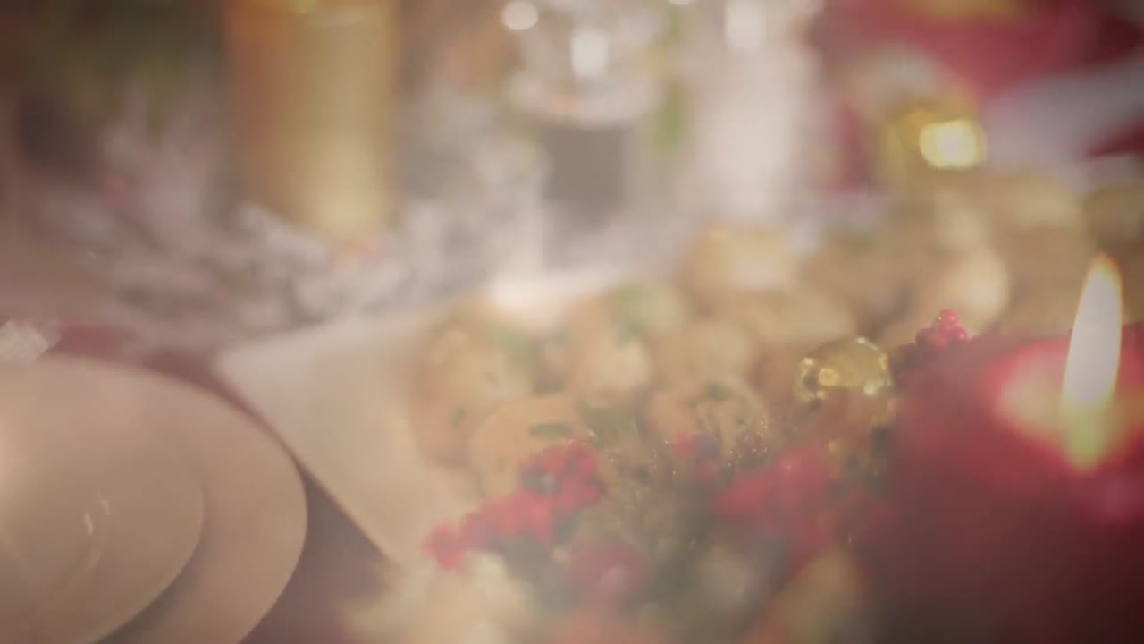 animación de vela encendida y mesa con decoraciones navideñas