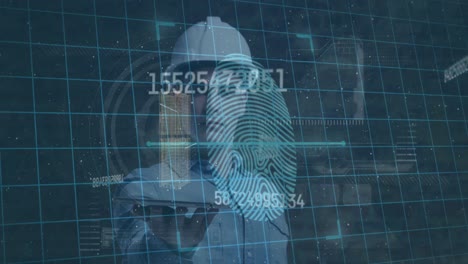 animación de números, escaneo de huellas digitales y cerraduras digitales sobre constructor caucásico masculino