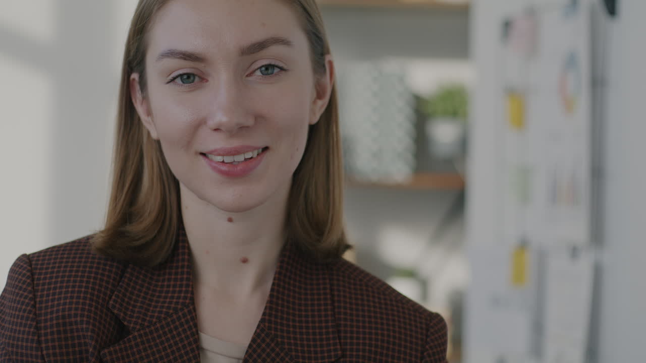 retrato de una mujer de negocios sonriente