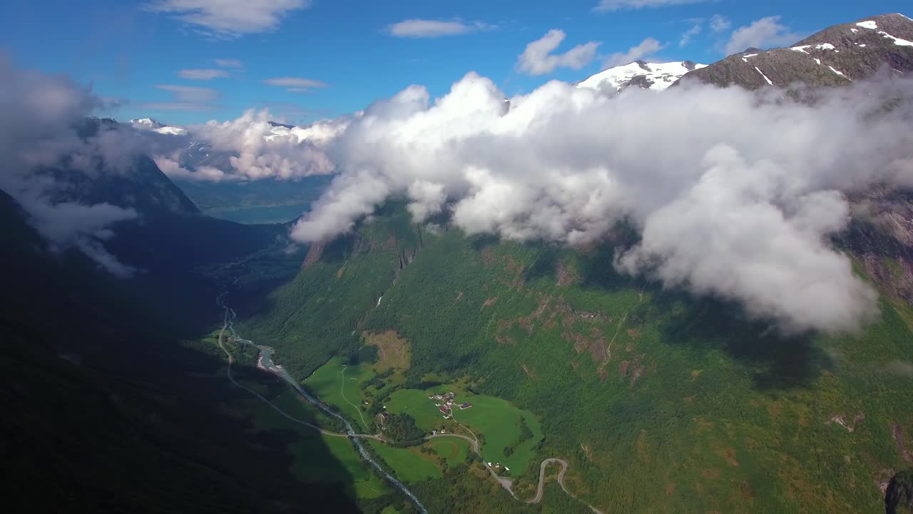 imágenes aéreas de la hermosa naturaleza de noruega.