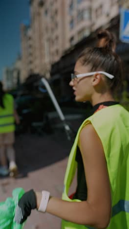 street cleanup volunteers