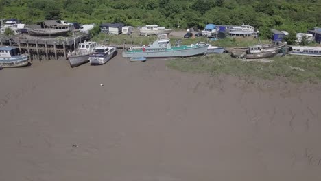 Riverside-warf-on-the-river-Avon-at-low-tide