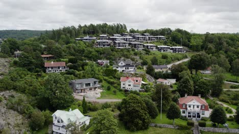 Vista-Aérea-De-La-Zona-Residencial-De-Ljungskile,-Bohuslan.