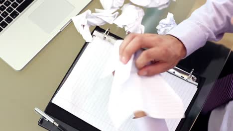 Frustrated-businessman-working-sitting-at-his-desk