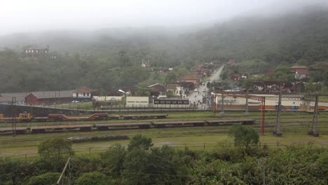 Historisches-Dorf-Paranapiacaba-Unter-Nebel