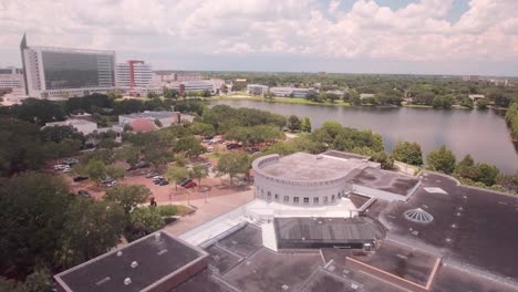 Aerial-view-of-Oralndo,-approaching-a-river