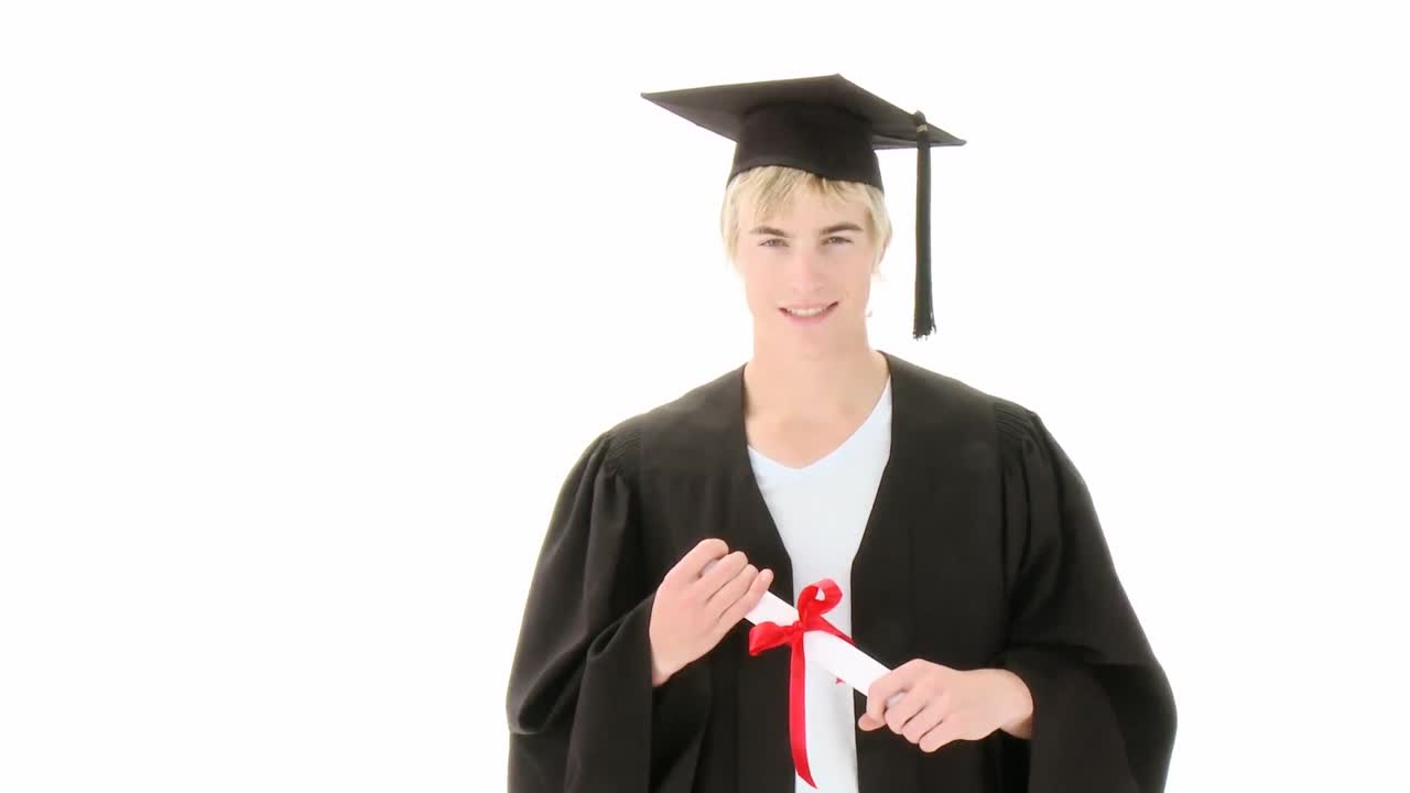Ragazzo teenager che celebra la laurea