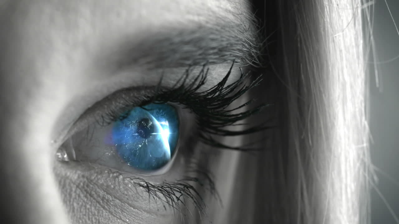 veduta ravvicinata dell'occhio umano con il globo